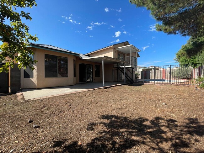 Building Photo - Swimming pool