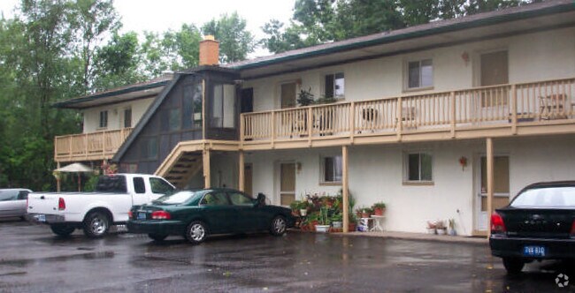 Building Photo - Four Oaks Apartments