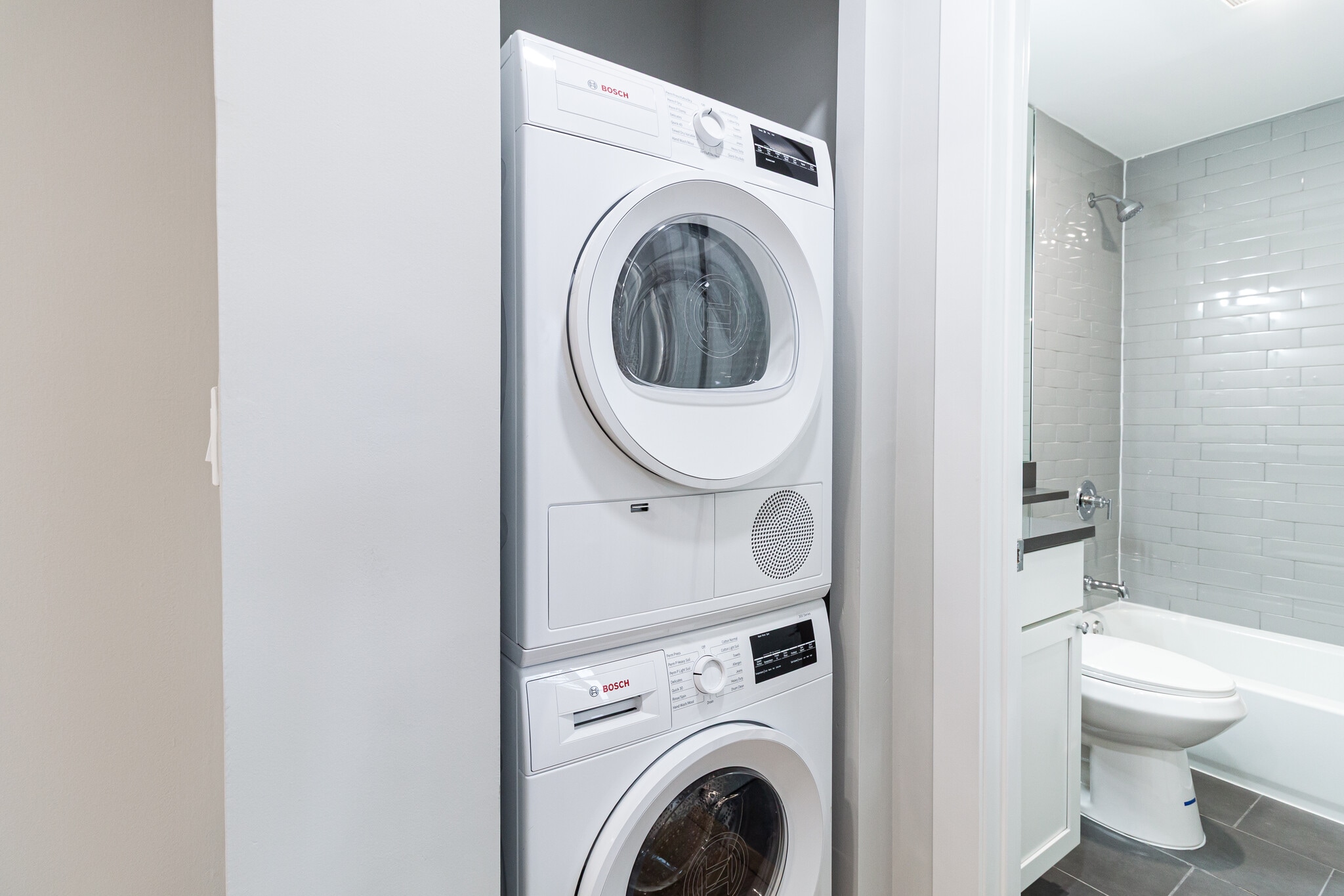 Building Photo - 520 W Aldine Ave