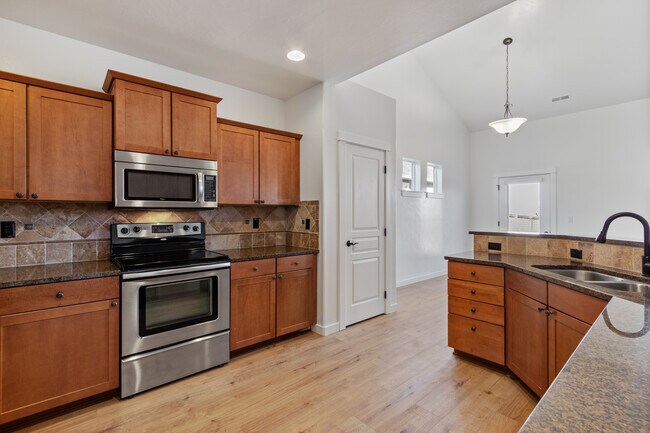 Building Photo - 10102 W Brownstone Dr