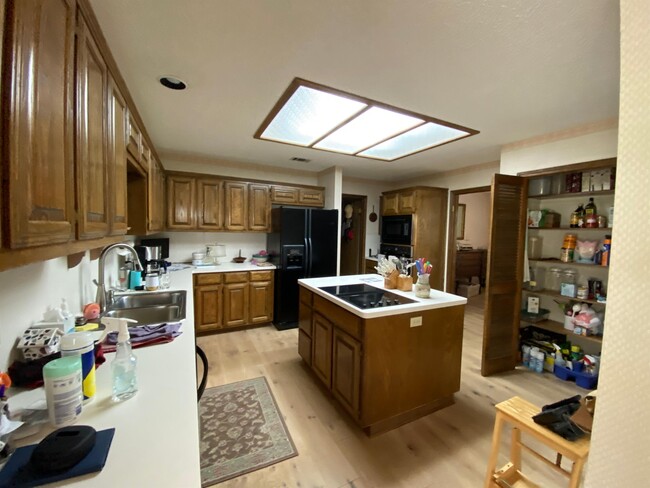 Building Photo - 5943 Cape Coral Dr