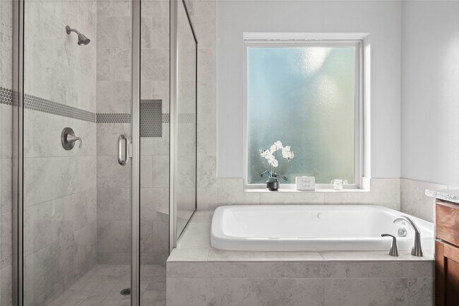 Building Photo - 817 Kamano Ave