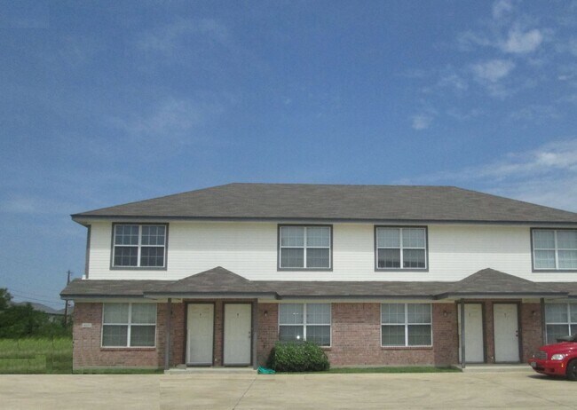 Primary Photo - 809 Leifester Cir