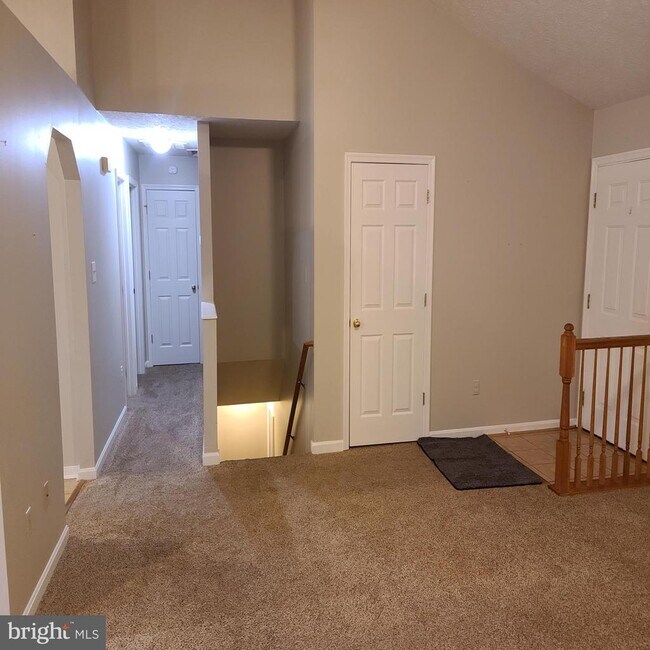 Building Photo - 135 Hill Valley Dr