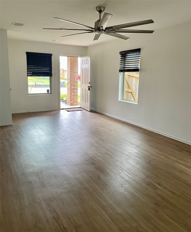 Building Photo - 221 Crystal Bay Ln