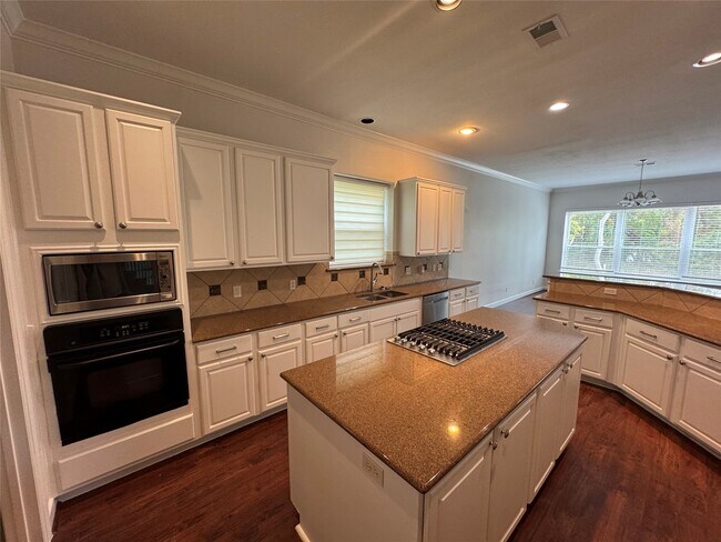 Building Photo - 107 Island Blvd