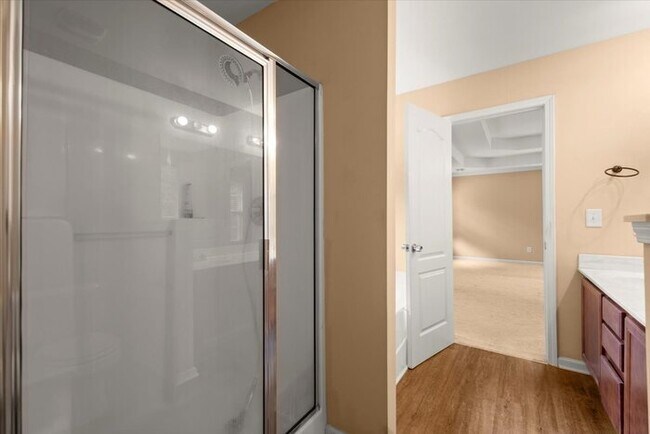 Building Photo - 5 Bedroom in Buford. Great School