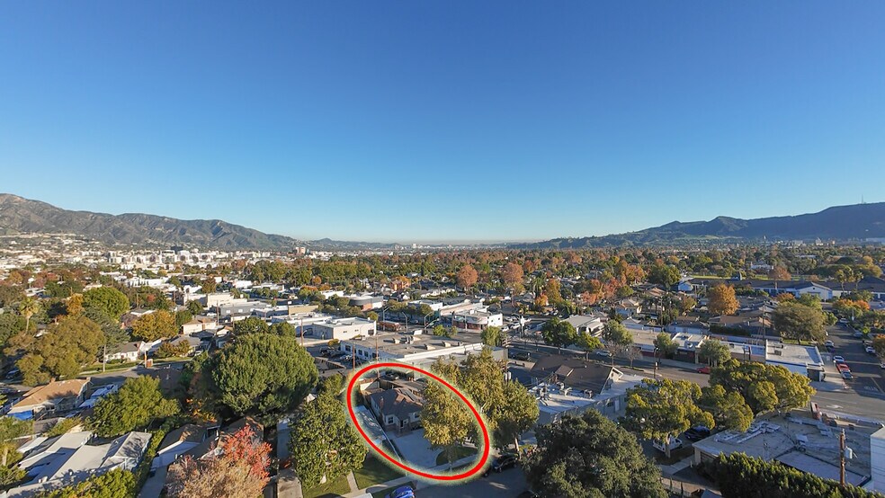 Building Photo - 1112 N Myers St