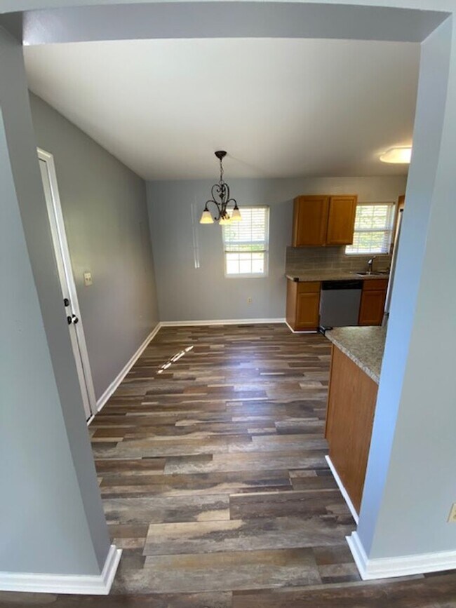 Building Photo - Rural & Adorable Rancher for Rent on large lot!