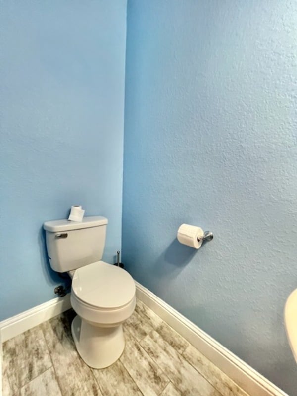 Building Photo - 2100 Pomegranate Ct