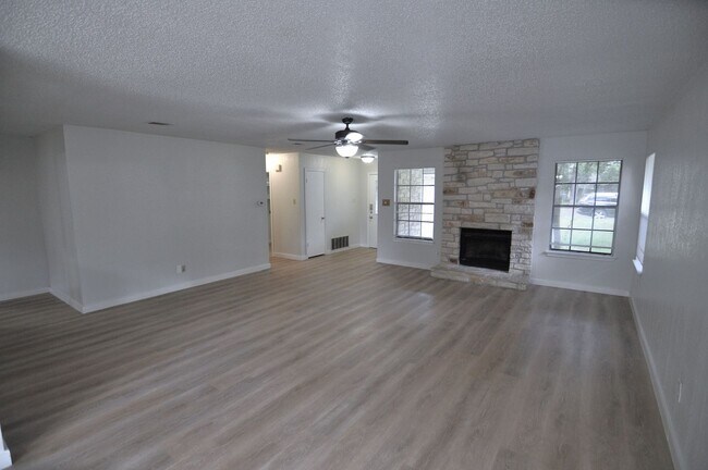 Building Photo - Amazing Austin home!
