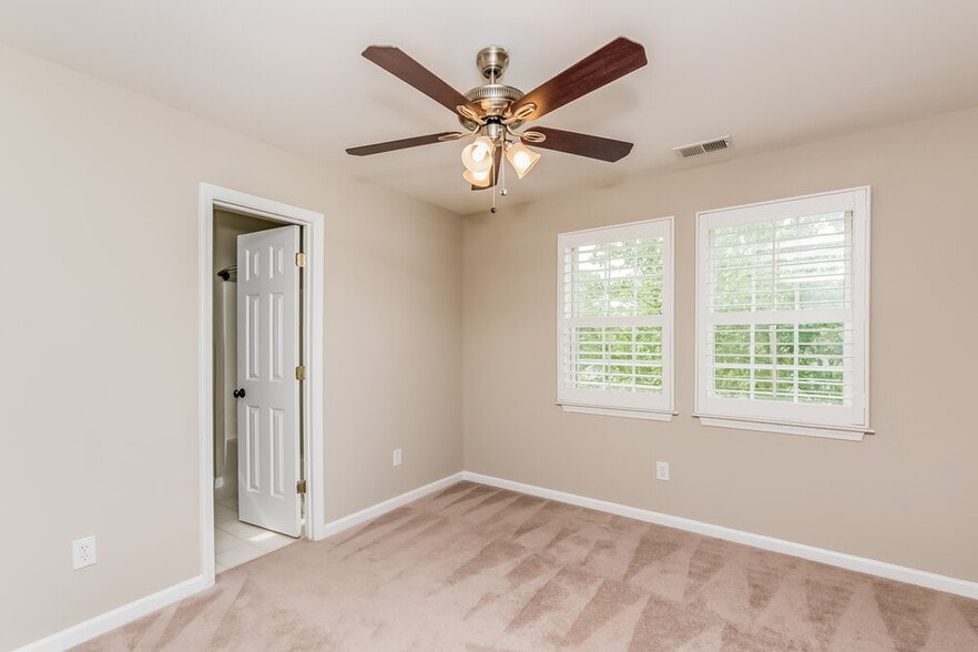 Building Photo - 332 Pinehurst Way
