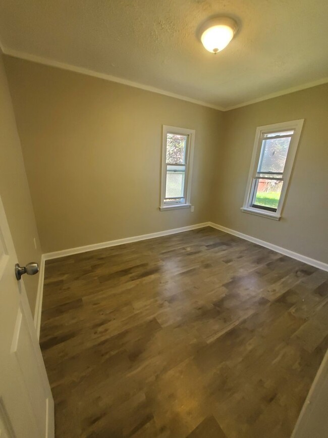 Building Photo - 2 Bed 2 Bath House with a One Car Garage