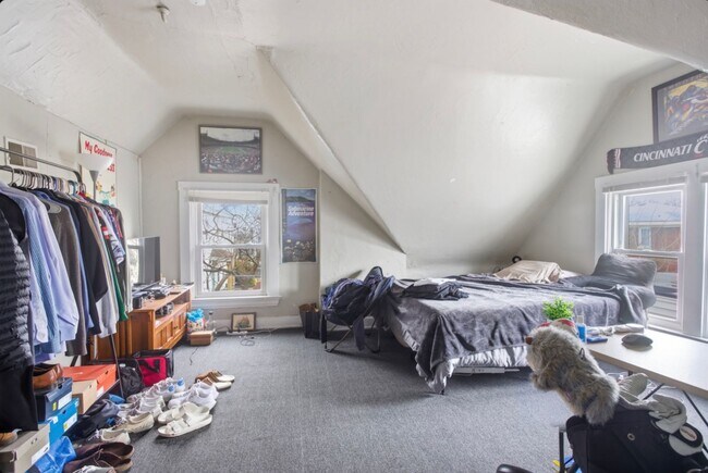 Building Photo - 2328 Stratford Ave