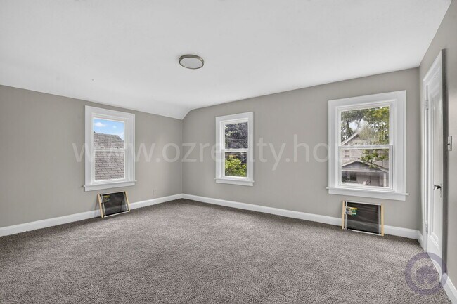 Building Photo - 2034 Berkshire Pl