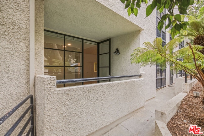Building Photo - 11636 Montana Ave