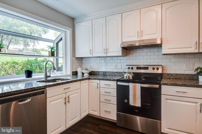 Building Photo - 5415 Helm Ct