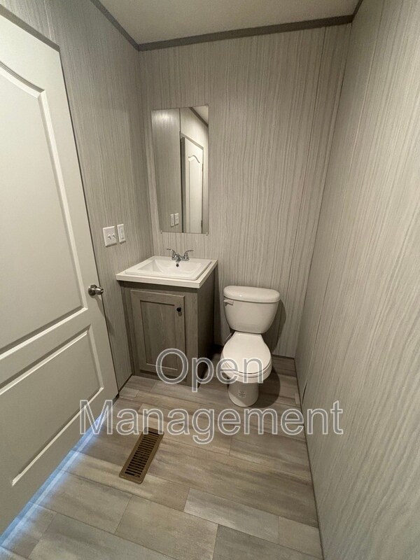 Building Photo - 356 Bayhead Dr