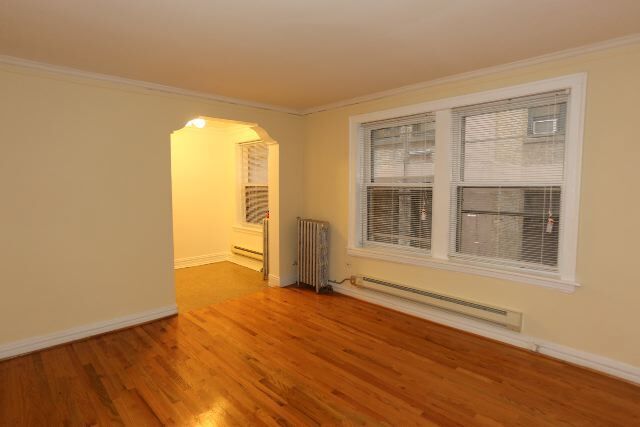 Building Photo - 430 W Roscoe St