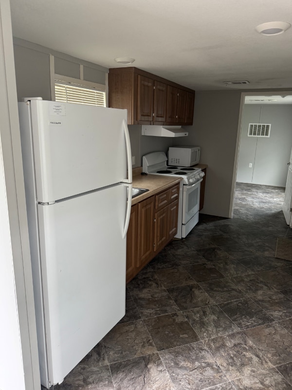 Building Photo - 23 Meadowview Ln