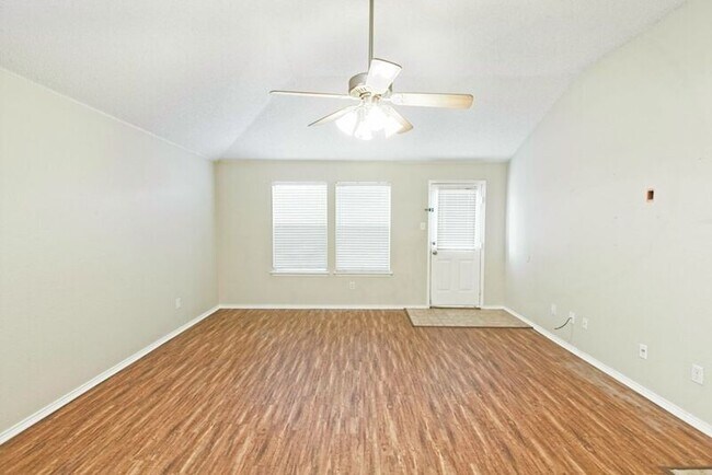 Building Photo - 1118 Water Oak Way