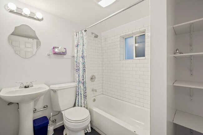 Building Photo - 6558 Seward Park Ave S