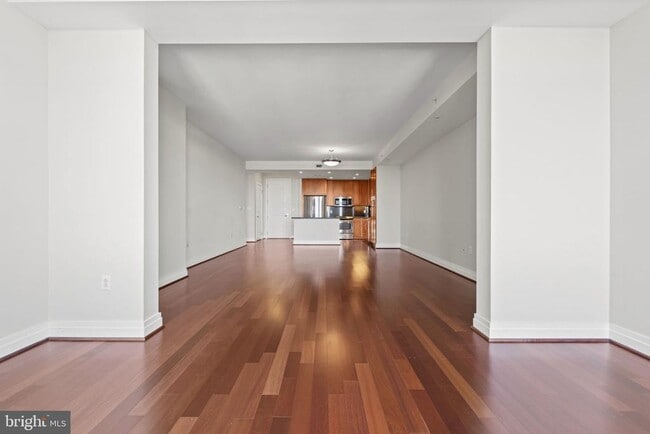 Building Photo - 8220 Crestwood Heights Dr