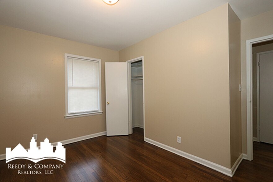 Building Photo - 1380 Rolling Hills Dr
