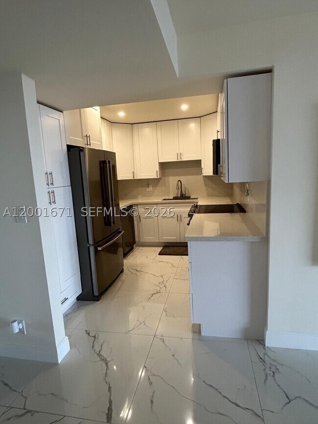 Building Photo - 2500 Parkview Dr