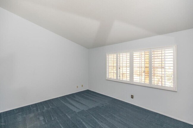 Building Photo - Modern Comfort Meets Tranquil Living in Newbury Park