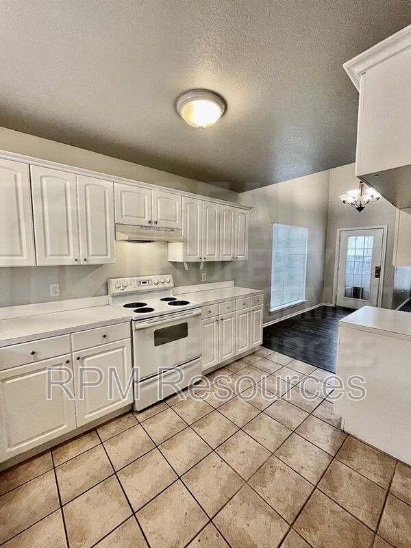 Building Photo - 307 Colony Dr