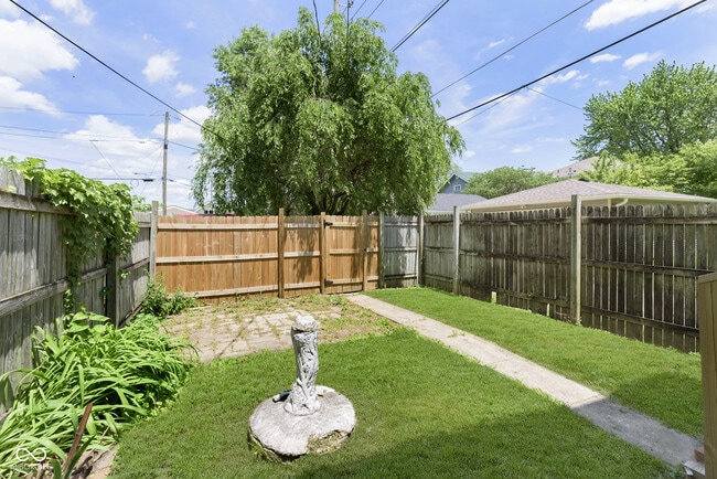 Building Photo - 1432 Sturm Ave