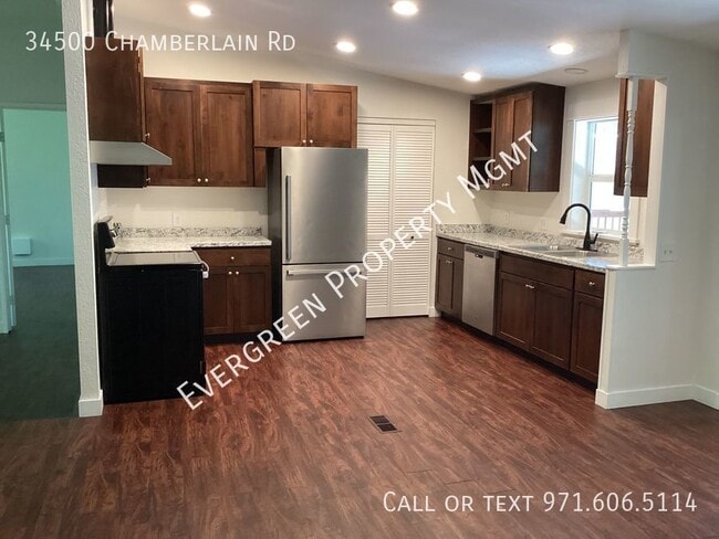 Building Photo - Private oasis with beautiful Columbia Rive...