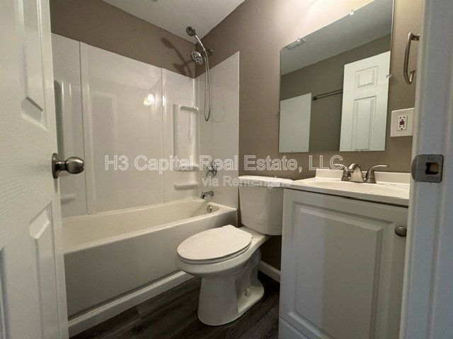 Building Photo - 1041 Flora Lake Ct