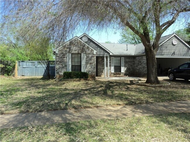 Building Photo - 2701 Fountainview Dr