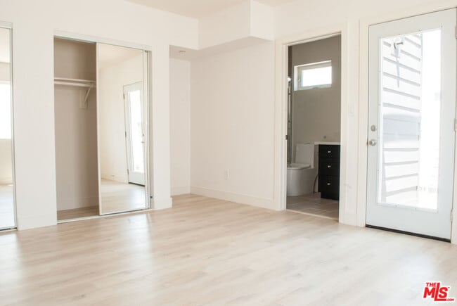 Building Photo - 5015 1/2 Marathon St