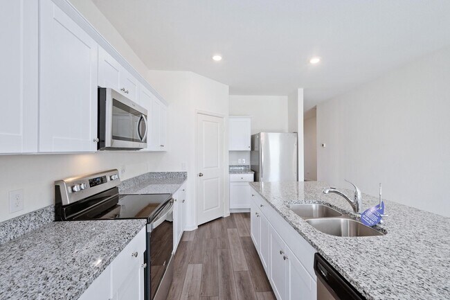 Building Photo - 6310 Highland Bnd Dr