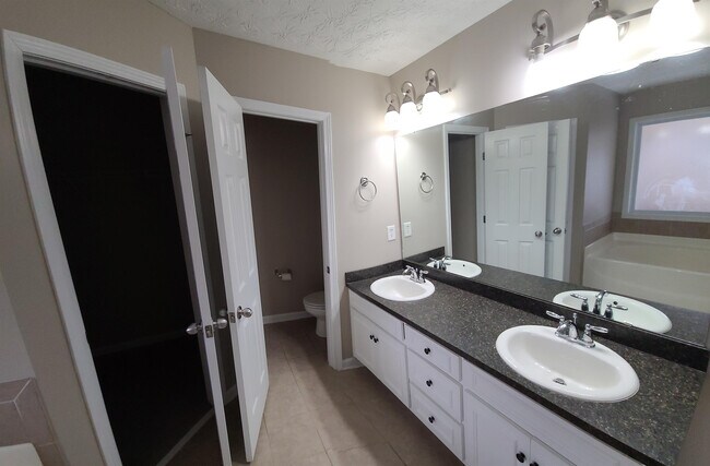 Building Photo - 9016 Scottsdale Ct