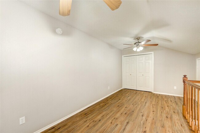 Building Photo - 5255 Beaverbrook Dr