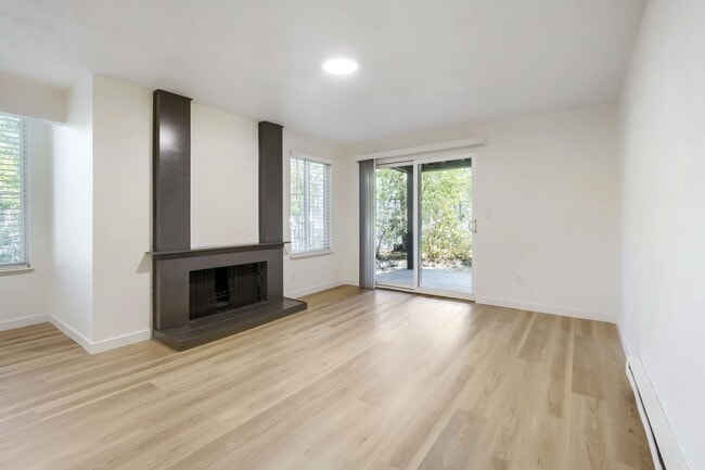 Building Photo - 14502 NE 30th Pl