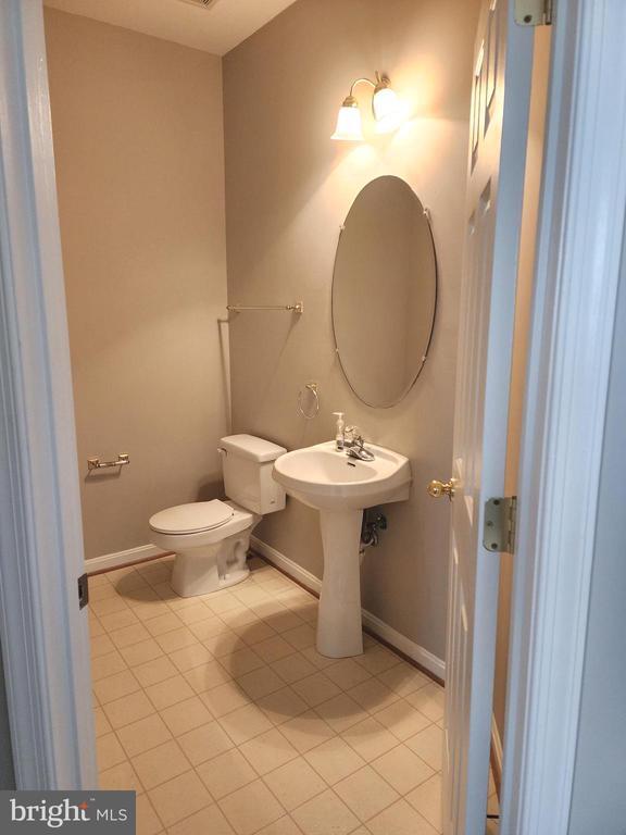 Building Photo - 318 Hanna Ct