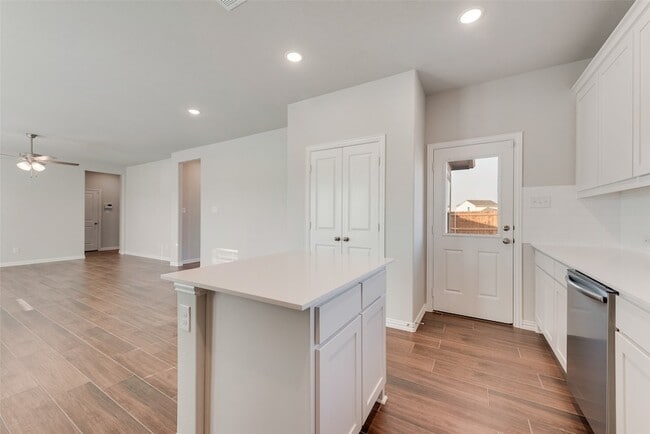 Building Photo - 1532 Twin Frks Dr