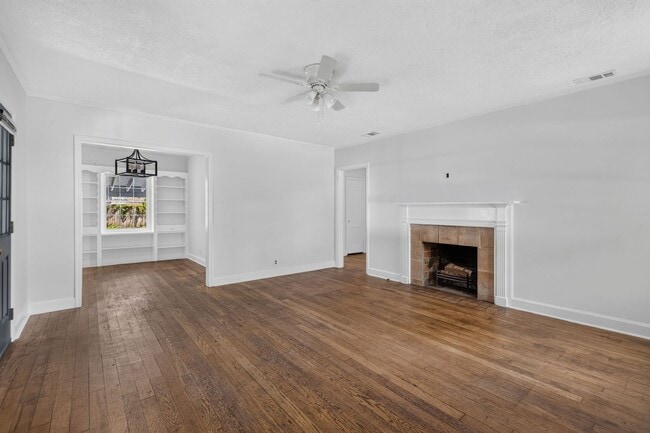 Building Photo - 216 E 57th St