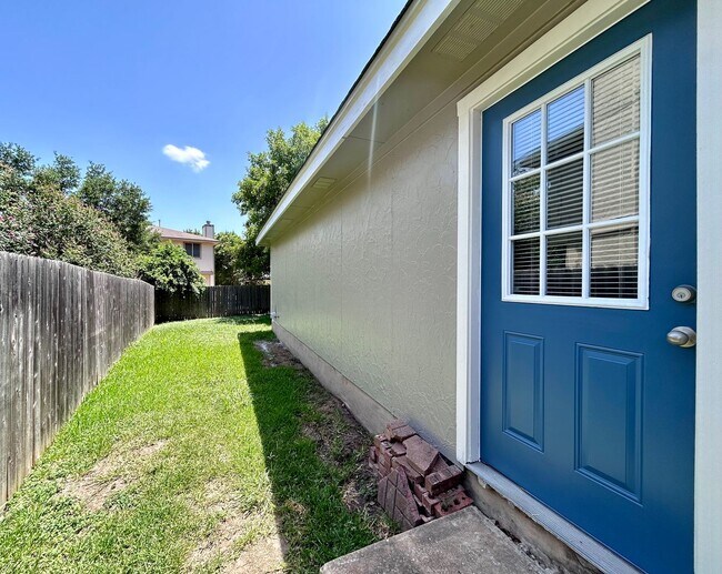 Building Photo - 3007 Kestrel Dr
