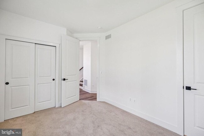 Building Photo - 9410 Pacific Elm St
