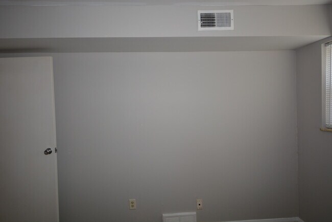 Building Photo - 4330 Villa Dr
