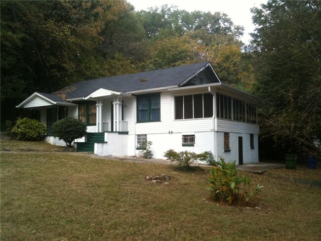 Primary Photo - 790 N Evelyn Pl NW
