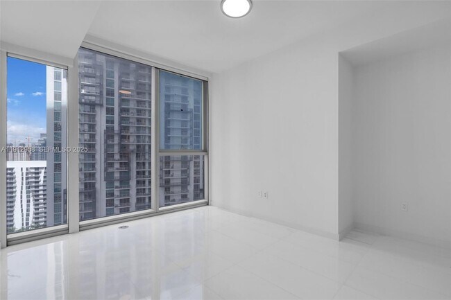 Building Photo - 300 Biscayne Blvd Way