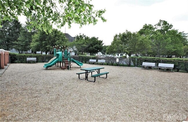 Building Photo - 1303 Blossom Cir