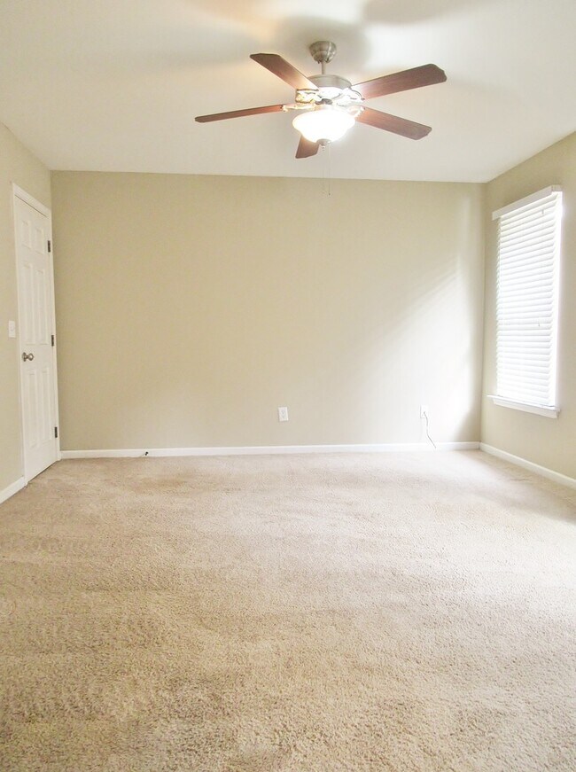 Building Photo - Home in McCalla!!  Available to View with ...
